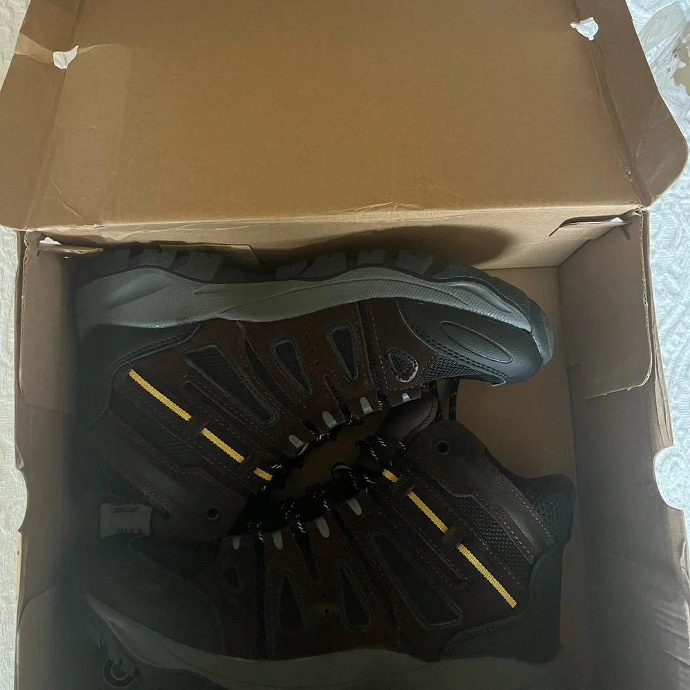 St. Johns Bay boys size box
